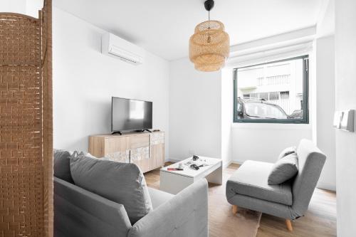 ALTIDO Modern Central Self-Check In Studio in Estrela
