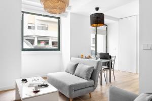 ALTIDO Modern Central Self-Check In Studio in Estrela