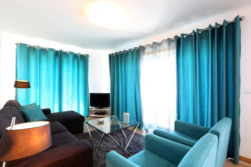 ALTIDO Nazare 3-BR Flat with Terrace and Rooftop Pool