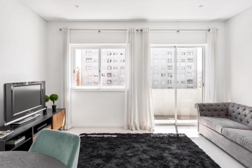 ALTIDO Smart Flat with 2 Balconies