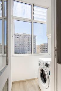 ALTIDO Smart Flat with 2 Balconies