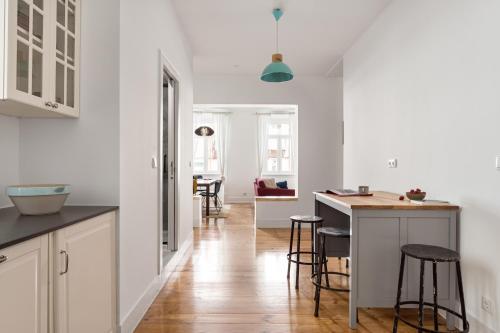 ALTIDO Spacious Arroios Flat, Easy Access to the Centre