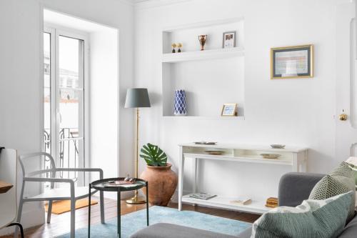 ALTIDO Stunning 4BR Apt with terrace and seaview in Alfama