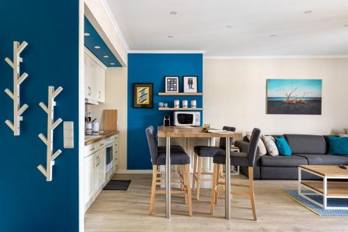 ALTIDO Stylish flat with balcony overlooking the sea