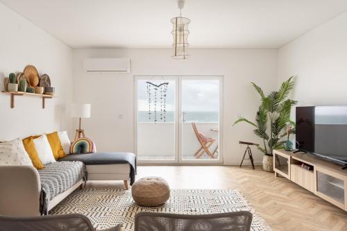 ALTIDO Sunny 2-bed flat with balcony