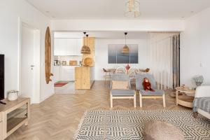 ALTIDO Sunny 2-bed flat with balcony