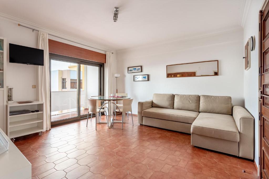 ALTIDO Superb flat with Terrace and Ocean Views 8 Rua Manuel Silvestre da Costa, 2825-385 Costa da Caparica