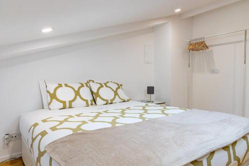 Alvaro's Charming Loft by MP