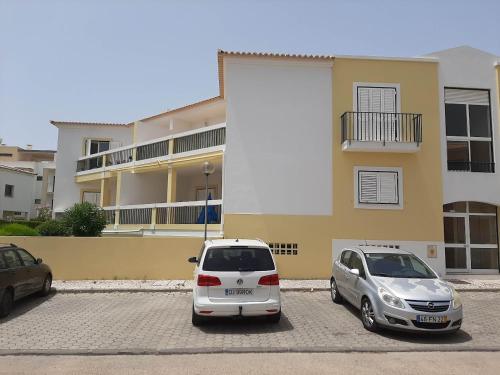 ALVOR-APº CONDOMÍNIO, COM PISCINA