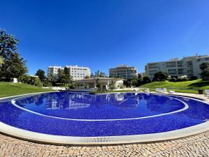 Alvor Paradise With Pool by Homing