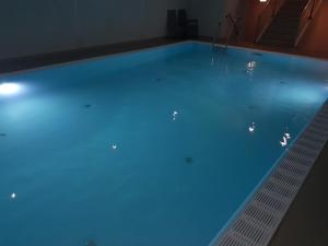 Am Pool und Strand 8