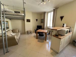 Appartement Amarcord - Cannes Centre 3eme Etage 4 Rue des Frères Pradignac 06400 Cannes Provence-Alpes-Côte d\'Azur