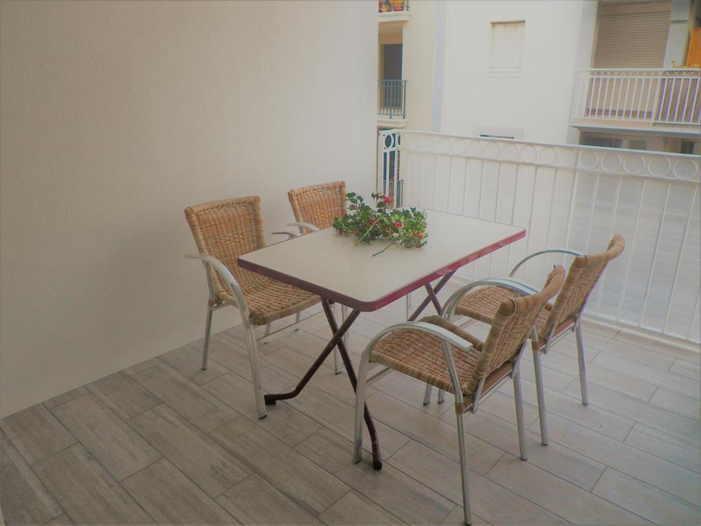 Appartement Amarine Grand T3 Centre Ville terrasse parking vélos apt 28 40 Rue Romain Rolland 34200 Sète