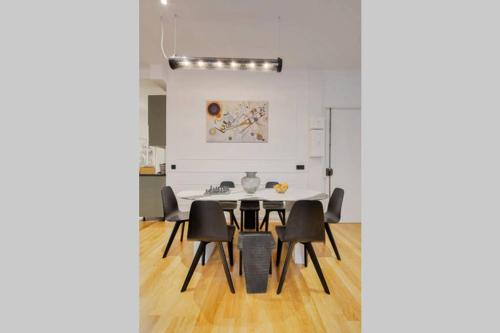 Amazing 10bed in the heart of le marais and suprises...