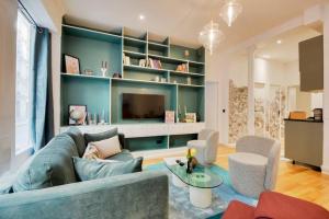 Amazing 10bed in the heart of le marais and suprises...