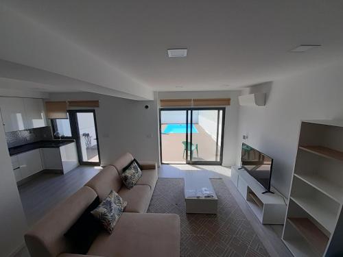 Amazing 2 Suites with pool Almada II