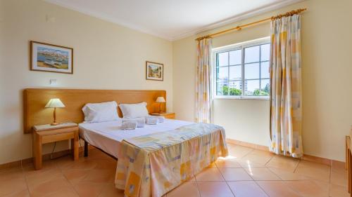 Amazing 2BDR Duplex W/ AC & Pool in Portimão by Lovelystay