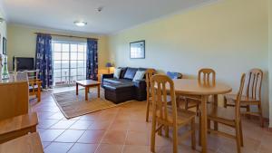 Amazing 2BDR Duplex W/ AC & Pool in Portimão by Lovelystay
