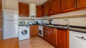 Amazing 2BDR Duplex W/ AC & Pool in Portimão by Lovelystay