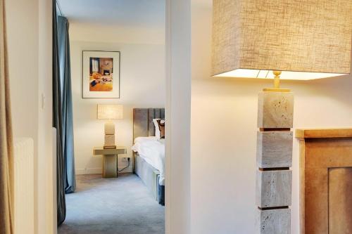 Amazing apartment 2BR4P avenue Montaigne Triangle d'Or