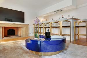 Amazing apartment 2BR4P avenue Montaigne Triangle d'Or