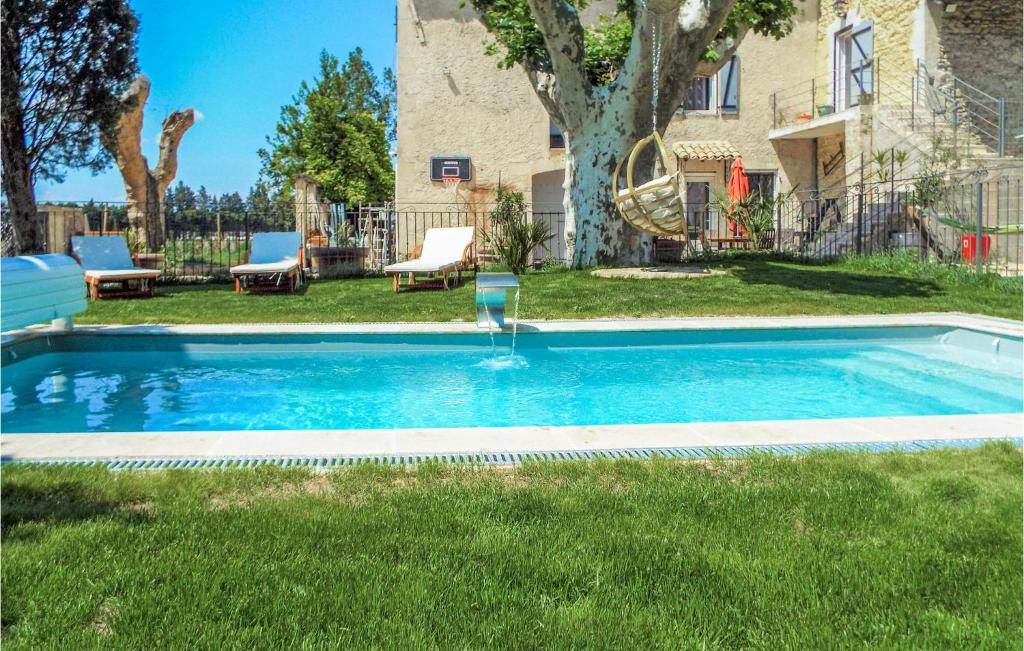 Amazing apartment in Avignon with WiFi, 2 Bedrooms and Outdoor swimming pool , 84140 Avignon