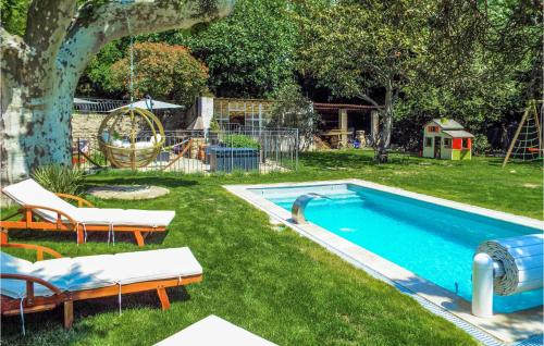 Amazing apartment in Avignon with WiFi, 2 Bedrooms and Outdoor swimming pool