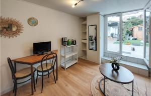Amazing apartment in Balaruc-Les-Bains with WiFi