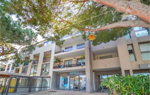 Amazing apartment in Calvi with WiFi and 2 Bedrooms