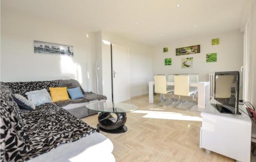 Amazing apartment in Cannes with 2 Bedrooms and WiFi