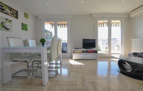 Amazing apartment in Cannes with 2 Bedrooms and WiFi