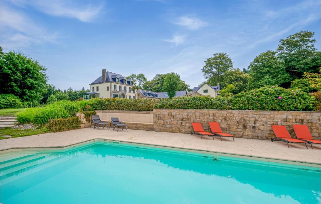 Amazing apartment in Concarneau with Sauna, WiFi and Heated swimming pool , 29900 Concarneau