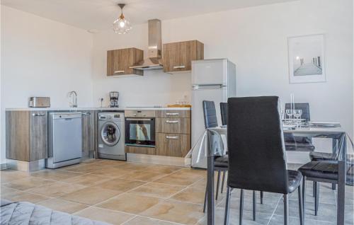 Amazing apartment in Coti Chiavari with 2 Bedrooms and WiFi