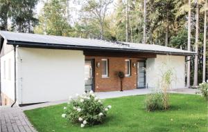 Amazing apartment in Crinitzberg-Brenwald with 2 Bedrooms and WiFi
