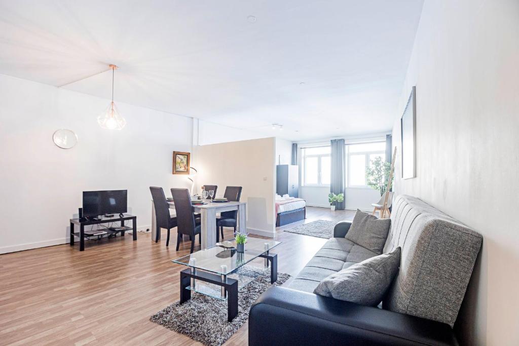 Amazing Apartment in DOWNTOWN Porto by LovelyStay 222 Rua de Passos Manuel 4º Sala 13, 4000-033 Porto
