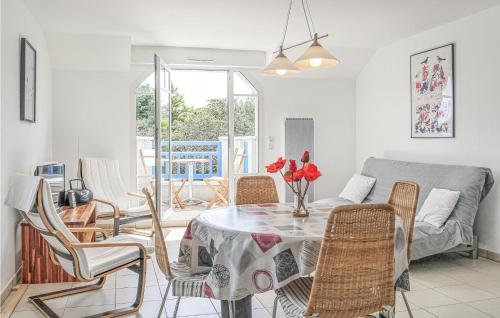Amazing apartment in Hauteville-Sur-Mer with 2 Bedrooms and WiFi