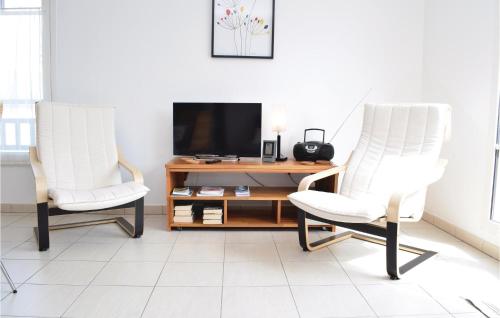 Amazing apartment in Hauteville-Sur-Mer with 2 Bedrooms and WiFi