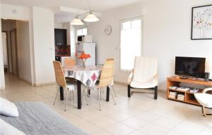 Amazing apartment in Hauteville-Sur-Mer with 2 Bedrooms and WiFi