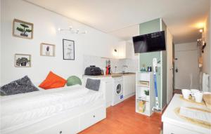 Amazing apartment in Le Barcars with Outdoor swimming pool, 1 Bedrooms and Indoor swimming pool