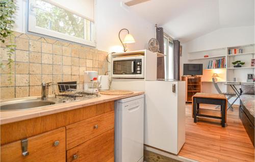 Amazing apartment in Les Angles with Outdoor swimming pool, WiFi and 1 Bedrooms