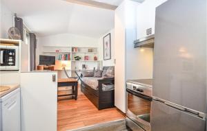 Amazing apartment in Les Angles with Outdoor swimming pool, WiFi and 1 Bedrooms
