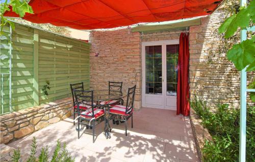 Amazing apartment in Nyons with Outdoor swimming pool and 1 Bedrooms