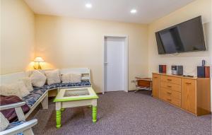 Amazing apartment in Oldenswort with 3 Bedrooms and WiFi