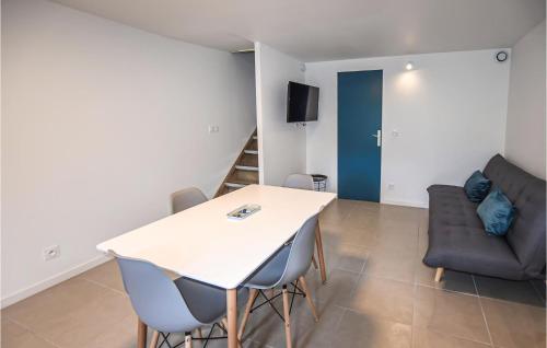 Amazing apartment in Saint-Martin-sur-lavez with Internet and 2 Bedrooms