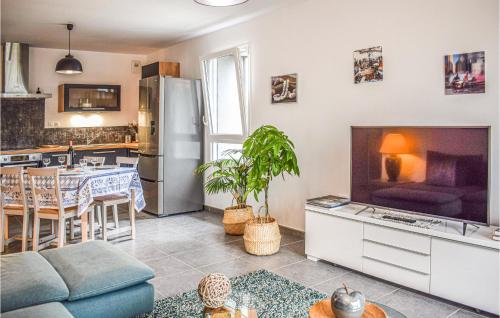 Amazing apartment in Saint Quay Portrieux with 2 Bedrooms and WiFi