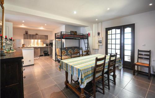 Amazing apartment in Six Fours les Plages with 2 Bedrooms and WiFi