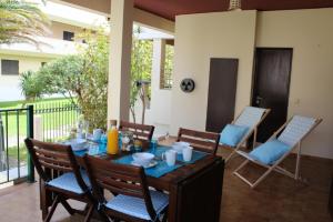 Amazing Beach House with Balcony (Free WI-FI)