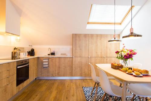 Amazing City Center 2 bdr flat!