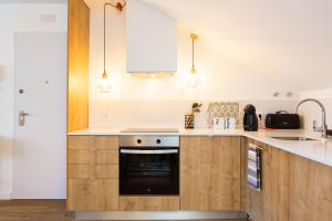 Amazing City Center 2 bdr flat!