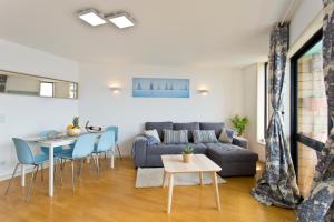 Amazing Comfy Flat with Balcony by Host Wise